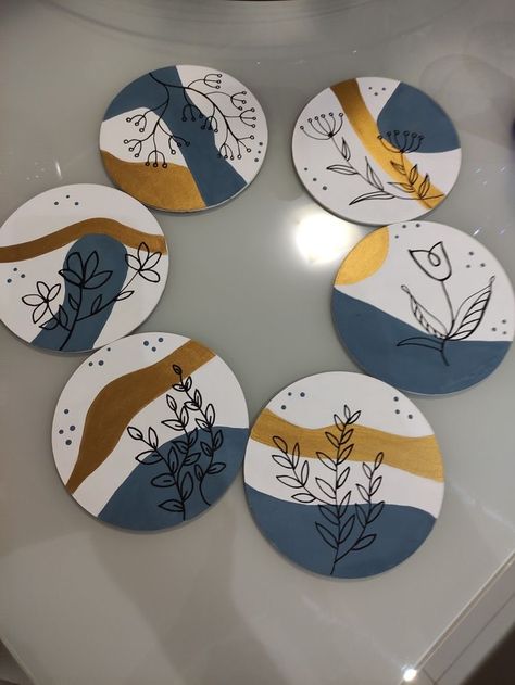 How To Paint Glass, Diy Pottery Painting, Watercolor Art Diy, Idee Cricut, Empty Wine Bottles, Coaster Art, Boho Painting, Wood Slice Art, Rock Painting Ideas