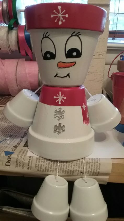 Diy Snowman Crafts, Plant Pots Crafts, Crafts To Try, Terra Cotta Pot Crafts Diy, Snowman Crafts Diy, Clay Pot Projects, Clay Pot People, Pot People, Terra Cotta Pot Crafts