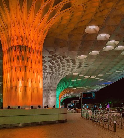 Wassup Mumbai on Instagram: “The T2 terminal of Mumbai's Chhatrapati Shivaji International Airport lit up in orange, white and green as a tribute to the Indian national…” Indian Airport, Beautiful Airport, Mumbai International Airport, Chhatrapati Shivaji International Airport, Independence Day Photos, Chhatrapati Shivaji Maharaj, Airport Aesthetic, Mumbai Airport, Shivaji Maharaj