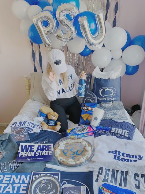 Penn State Acceptance, Penn State Room Decor, College Bed Reveal, Penn State Decorations, Penn State Aesthetic Dorm, Penn State Grad Party, Penn State Bed Party, Penn State Dorm Room Ideas, Penn State University Aesthetic