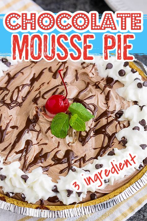 3 Ingredient Chocolate Mousse Pie is super easy to make and is always a crowd-pleaser. It's creamy, light, no-bake, and has no eggs, and no pudding. 3 Ingredient Chocolate Pie, Chocolate Mousse Pie Recipe, 3 Ingredient Chocolate Mousse, Cookie Dough Pie, Choc Mousse, Easy Chocolate Pudding, Hot Fudge Topping, Chocolate Cream Pie Recipe, Alfredo Bake