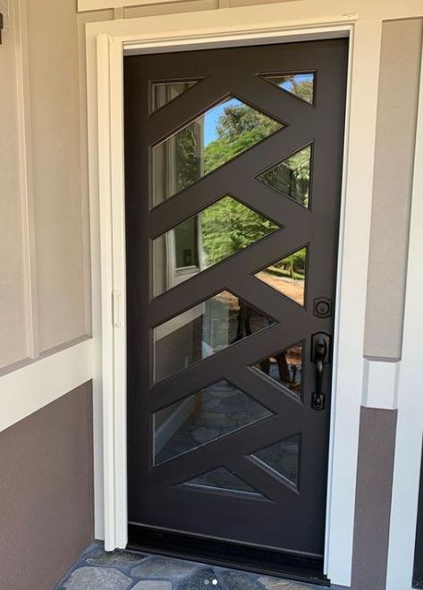 Can you spot the door screen? If you're finding it difficult, so will your neighbors. No bulky eye sores here! Phantom Screens retract and extend easily, without compromising your home's aesthetic. Go on, be the star of the neighborhood. IG @maui_kostom_solutions Aluminium Door Design, Jali Door, Jalli Design, Phantom Screens, Retractable Screens, Exterior Door Designs, Retractable Screen Door, Beauty Room Salon, Door Screen