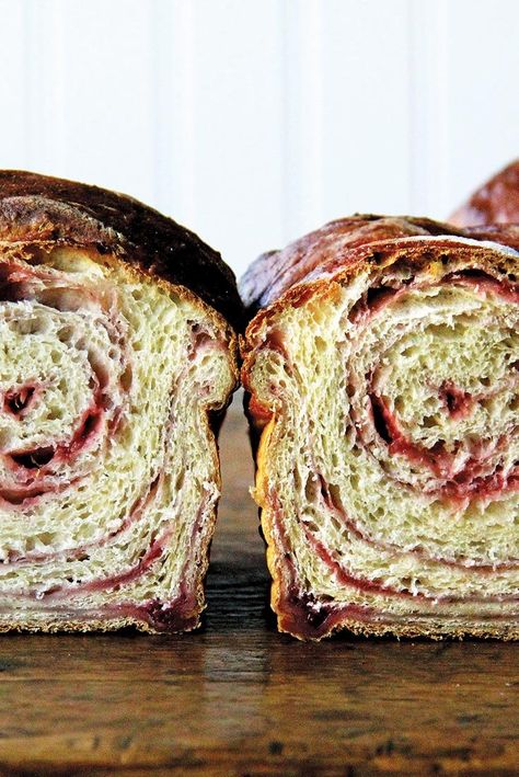 Strawberry Swirl No-Knead Brioche Recipe Swirl Bread Recipe, Yeast Bread Rolls, Brioche Recipe, Strawberry Bread, Swirled Bread, King Food, Brioche Bread, Bread Toast, No Knead Bread