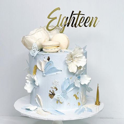 Blue Flower Cake Birthday, Pastel Blue Cake Aesthetic, Blue 18th Birthday Cake, Cake Ideas For 18th Birthday, Debut Cake 18th, Cakes For 18th Birthday, Pastel Blue Cake, Cakes 18th Birthday, 18th Birthday Cake Ideas