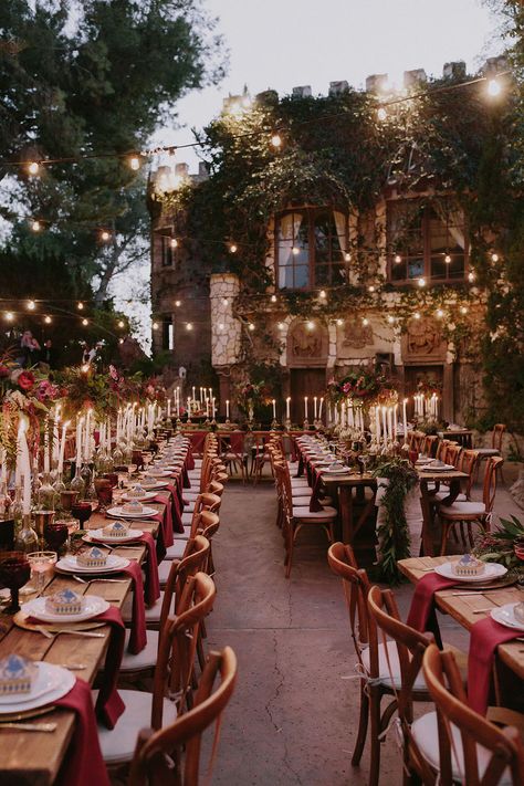 Harry Potter Wedding Theme, Castle Wedding Venue, Theme Harry Potter, Harry Potter Wedding, Harry Potter Theme, Castle Wedding, Wedding Goals, Wedding Table Centerpieces, Reception Ideas