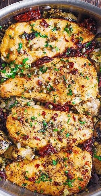 One Skillet, Chicken Entrees, Mediterranean Chicken, Mediterranean Cuisine, Sun Dried Tomatoes, Chicken Dishes Recipes, Mediterranean Diet Recipes, Idee Pasto Sano, Dried Tomatoes