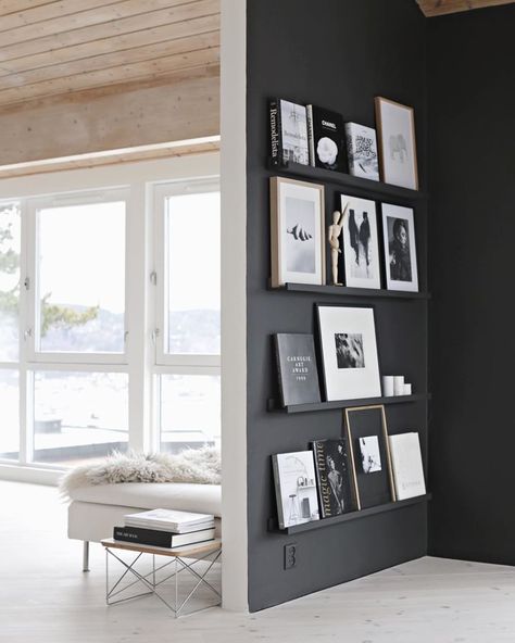 Black Feature Wall, Black Accent Walls, Interior Design Per La Casa, Trendy Living Rooms, Design Del Prodotto, Floor To Ceiling Windows, Contemporary Interior Design, Black Wall, Trendy Home