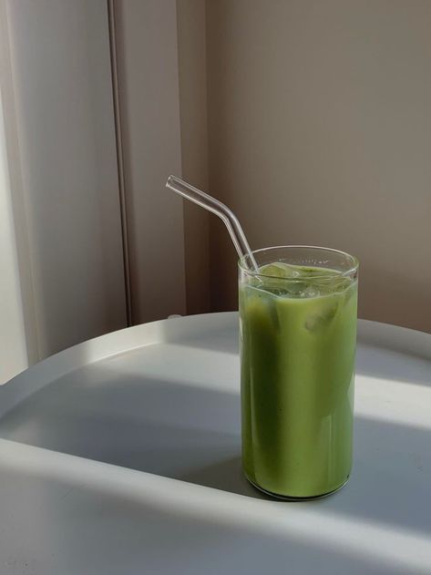 Matcha Drink, Sports Food, Skin Detox, Pretty Drinks, Yummy Smoothies, Matcha Latte, Green Juice, Fresh Juice, Detox Smoothie