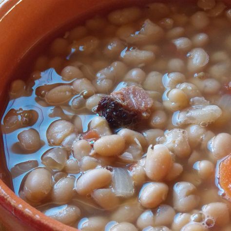 Slow Cooker Northern White Bean Beans In Crockpot, Slow Cooker Beans, White Bean Recipes, Bbq Pork Chops, Bean Recipe, Soup Beans, Slow Cooker Bbq, Ham And Beans, Smoked Meat