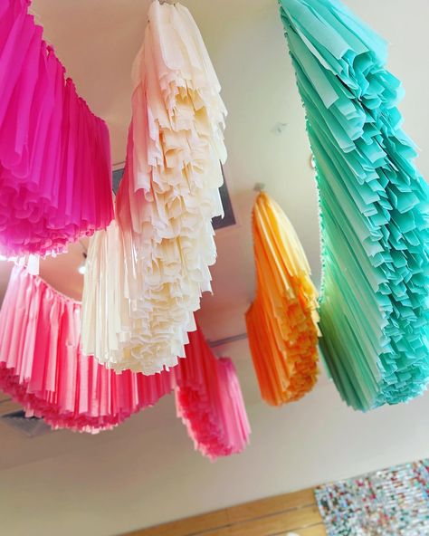 You definitely need this wow factor at your next party!! Customize your colors and sizes now! Ceiling Fringe, Fringe Ceiling, Fringe Streamers, Ceiling Streamers, Circle Garland, Fringe Backdrops, Ceiling Installation, Diy Birthday Party, Plastic Tablecloth