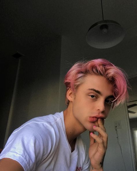 @huntermuns Man With Pink Hair, Pink Hair Guy, Boys Dyed Hair, Dyed Hair Men, Dyed Hair Purple, Scene Girl, Mens Hair Colour, Dyed Blonde Hair, Men Hair Color