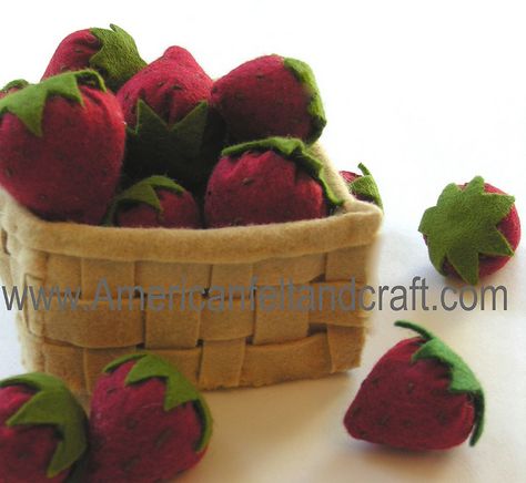 Felt Food Strawberries in a basket by AmericanFeltandCraft.com, via Flickr Felt Food Diy, Felt Basket, Kids Play Kitchen, Berry Picking, Felt Play Food, Food Patterns, Felt Craft, Felt Food, Felt Patterns