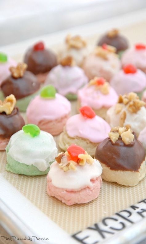 Pick Up Desserts, Victorian Cookies, Bon Bon Cookies, Bonbon Cookies, Pink Christmas Cookies, Retro Cookies, Bon Bons Recipe, Dessert Squares, Retro Desserts