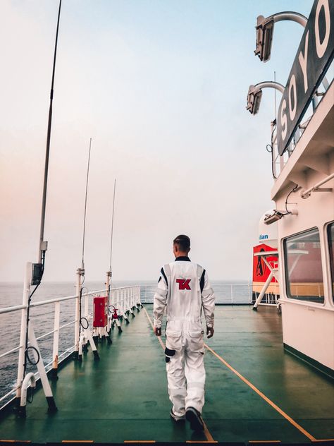 Seafarer Aesthetic, Astronaut In The Ocean, Arab Men Fashion, Band Workouts, Beautiful Beach Pictures, Navy Life, Future Job, Merchant Marine, Merchant Navy