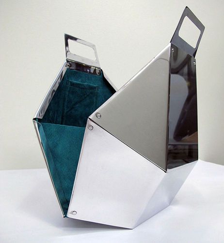 Aluminium Purse, I need to make one of these. Not only is it futuristic it doubles as a weapon! Metal Origami, Metalworking Projects, Funky Purses, Origami Bag, Metal Purse, Band Saw, Metal Working Projects, Metallic Purse, Black Luxury