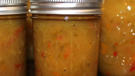 Fresh pears, green bell peppers, and jalapenos form the basis of this interesting relish that's put up in jars. Preserving Pears, Pepper Jellies, Peach Relish, Piccalilli Recipes, Pear Relish, Canned Recipes, Canning Green Tomatoes, Summer Canning, Chow Chow Relish