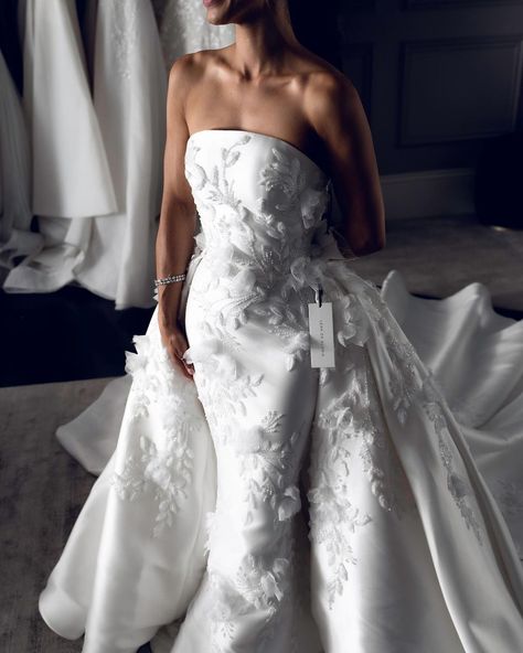 Strapless Wedding Dresses Which You Need To See Classic Slim Wedding Dress, Renisance Wedding Dresses, Simple White Ball Gown Wedding Dress, Corset Trumpet Wedding Dress, 2 In 1 Wedding Dresses, Bridal Gown With Veil, Haute Couture Wedding Gowns, Strapless Wedding Dresses, Leah Da Gloria