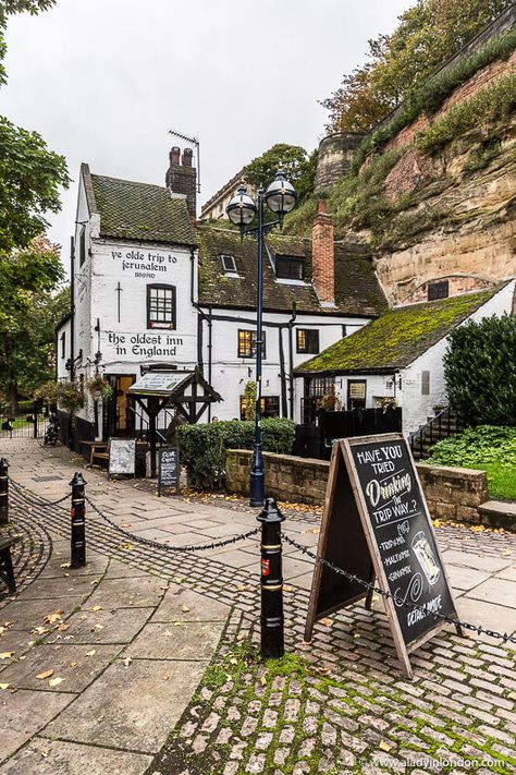 Ye Olde Trip to Jerusalem Pub in Nottingham, England City Break, England Road Trip, Visit Uk, Day Trips From London, British Countryside, Voyage Europe, Road Trip Itinerary, English Countryside, England Travel