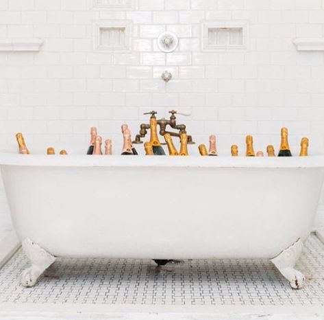 champagne in a bath tub Inspiring Instagram Accounts, Don Perignon, Champagne Campaign, Bubble Bath, Clawfoot Bathtub, Tgif, Happy Friday, In The Middle, Nars