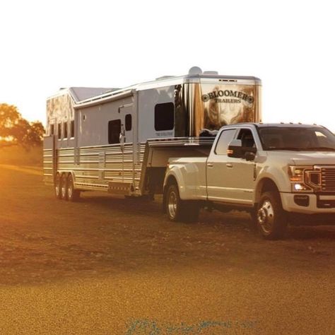 Bloomer Trailers, Horse Trailer Aesthetic, Bloomer Horse Trailers, Truck And Horse Trailer, Country Best Friends, Luxury Fifth Wheel, Livestock Trailers, Horse Trailer Living Quarters, Western Photography