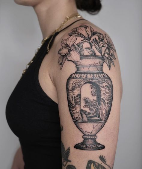 Traditional Tattoo Vase, Art Nouveau Tattoo, Nouveau Tattoo, Tattoo Inspiration Men, Gothic Tattoo, Tattoo Desings, Blossom Tattoo, Traditional Tattoo Art, B Tattoo