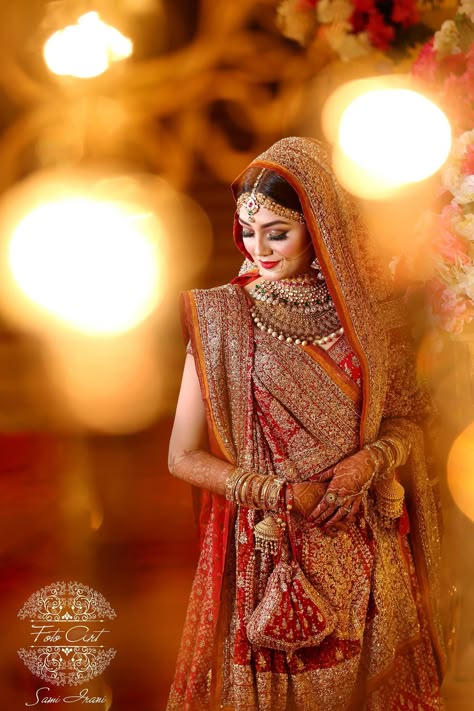 Bride Standing Poses Indian, Bride Lehenga Poses, Bride Photoshoot Saree, Solo Bride Poses, Bride Solo Poses, Indian Bride Poses, Indian Bride Photography Poses, Bride Photos Poses, Indian Wedding Bride