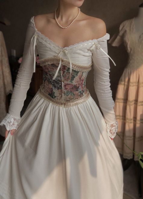 Dress Vintage Aesthetic, Corset Dress Vintage, White Princess Dress, Old Dress, Dress With Corset, Grunge Dress, Old Fashion Dresses, Wedding Dresses Corset, New Years Dress