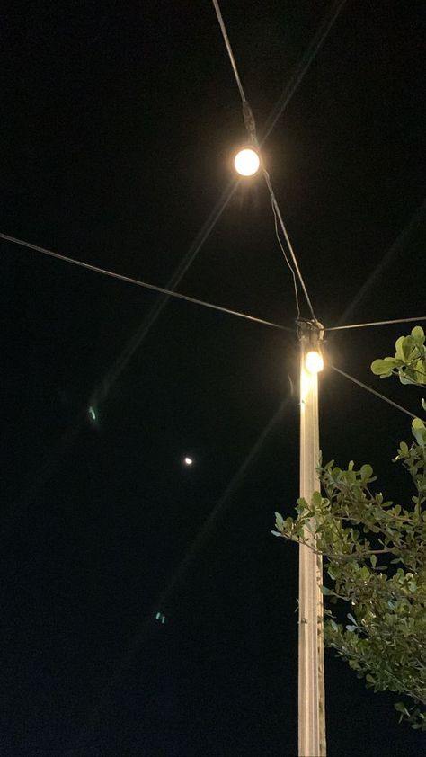 Street light , night snap Night Walking Aesthetic, Night Snap, Pictures For Friends, Eid Looks, Bus Skin Design, Street Pics, Snap Streak Ideas Easy, Best Snapchat, Snap Snapchat