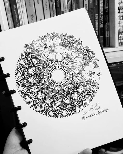 Mandala Sketch, Mandala Book, Easy Mandala Drawing, Mandala Doodle, Mandela Art, Mandala Art Therapy, Pen Art Drawings, Doodle Art Drawing, Mandala Design Pattern