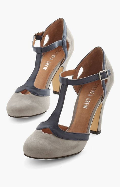 cute grey heel Vintage Heels, 1930s Fashion, No Limit, Fabulous Shoes, Shoe Closet, Crazy Shoes, Pretty Shoes, Shoe Obsession, Shoe Lover