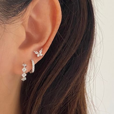 Silver Earring Stack Simple, Silver Simple Earrings, Ear Piercing Inspo Simple, Silver Earring Stacks, Dainty Silver Jewelry Aesthetic, Silver Jewelry Aesthetic Earrings, Earring Inspo Silver, Silver Ear Piercings, Earrings Silver Simple