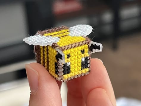 Minecraft Bee, Orthographic Projection, String Bracelet Patterns, Unique Cross Stitch, Bee Charms, Fuse Beads, Alpha Pattern, Bracelets Handmade Beaded, Alpha Patterns