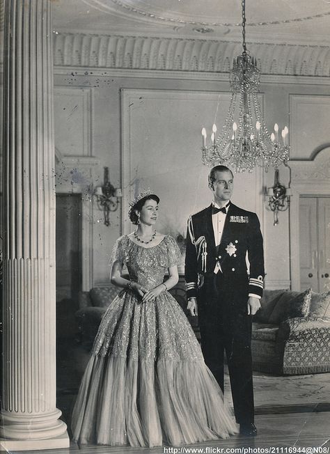 Royal Command Portrait 1952 Elizabeth Philip, Young Queen Elizabeth, Rainha Elizabeth Ii, English Royal Family, Duke Of Edinburgh, Reine Elizabeth, Elisabeth Ii, British Royal Families, Princess Elizabeth