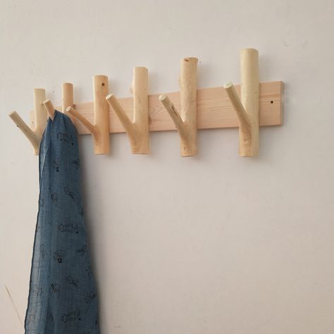 Diy Wood Hanger, Coat Wall Hanger, Tree Branch Coat Rack, Wooden Coat Hooks Diy, Wood Wall Hanger, Coat Hook Ideas, Unique Coat Hooks, Takken Decor, Branch Decoration