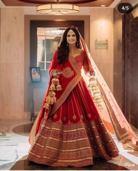 Shadi Makeup, January Dress, Women's Style Tips, Indian Bridal Wear Red, Dupatta Draping, Rajasthani Bride, Latest Bridal Lehenga Designs, Best Indian Wedding Dresses, Baby Aesthetic