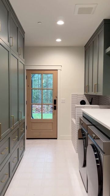 ᴏᴀᴋ ʜᴇᴀʀᴛʜ ʜᴏᴍᴇs on Instagram: "Is this still laundry room goals for 2024?!? 😍😍  This is the laundry/mud room that you need in your home!! We are in love with how this room turned out.. and we received so much overwhelming love and support on it too!! You guys love the cabinet color which is “Rosemary” from @sherwinwilliams and the custom dog shower was easily everyone’s favorite i when it comes to remodeling in 2024, your laundry and mud room are in the top 3 of rooms to remodel!  What do you think of this amazing room? Would you want this in your home? Let us know 🙌🏼  If you are looking to renovate your kitchen this year or any space in your home, send us a DM or an email and we can help you design and build the project of your dreams! From kitchen remodels to bathroom remodels and a Bathtub In Laundry Room, Laundry Room Walk Through Garage, Mud Room With Laundry And Bathroom, Laundry Room Bump Out Addition, Mud Room And Bathroom Combo, Mud Room With Dog Bath And Laundry, Farmhouse Laundry Room With Dog Wash, Laundry Room With Exterior Door, Big Laundry Room Ideas Layout