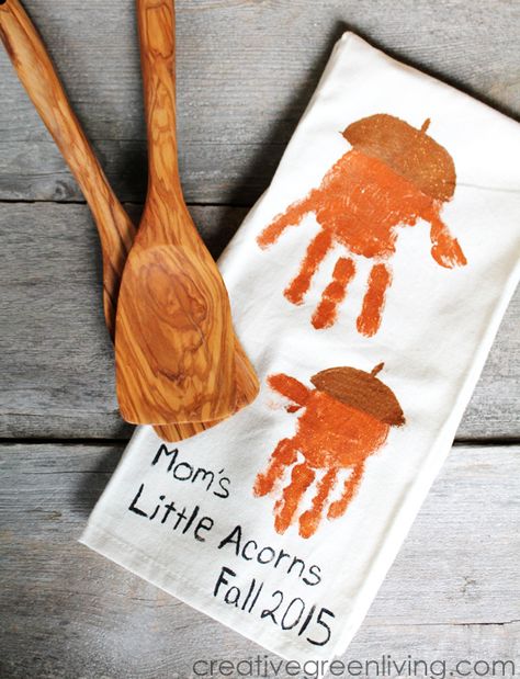 Looking for easy handprint crafts to do with your kids? Look no further! These fall inspired acorn hand prints are adorable and work great on kitchen towels. Easy Handprint Crafts, Acorn Handprint, Fall Handprint Crafts, Fall Crafts For Toddlers, Kids Fall Crafts, Keepsake Crafts, Easy Fall Crafts, Thanksgiving Crafts For Kids, Hand Prints