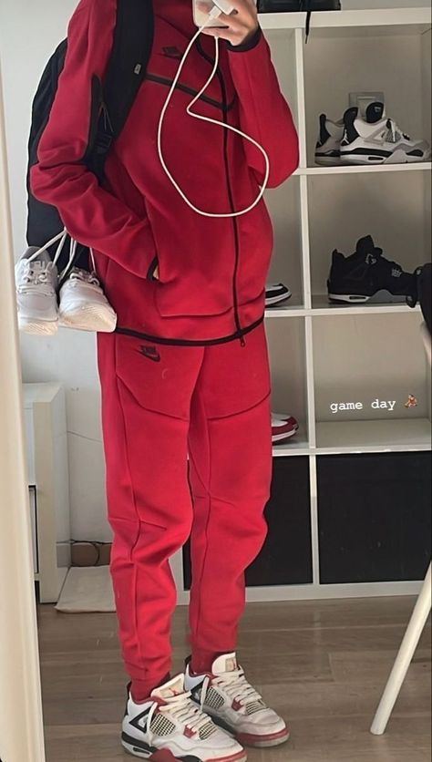 Tech Outfits Women, Womens Tracksuit Outfit, Nike Tech Fit, Red Nike Tech, Sweat Suits Outfits, Tech Outfit, Womens Tracksuit, Red Tracksuit, Nike Shoes Women Fashion