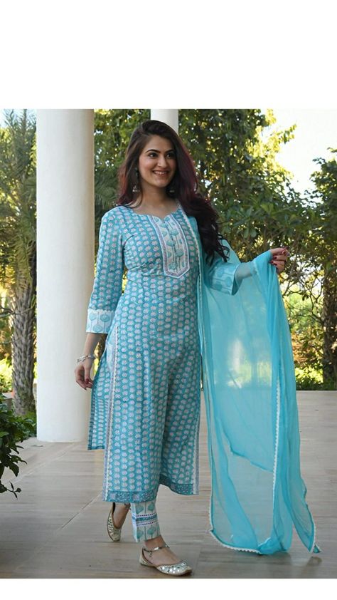 Cotton Suit Designs, Stylish Kurtis Design, Kurti Palazzo, Straight Kurti, Simple Kurta Designs, Simple Kurti Designs, Traditional Indian Dress, Suit Blue, Kurta Neck Design