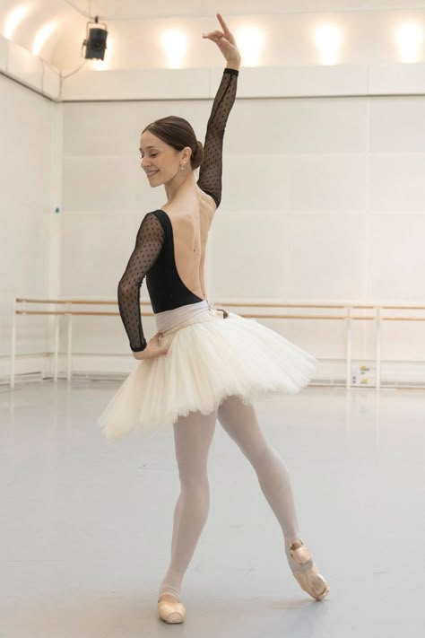 Marianela Nuñez in rehearsal for Don Quixote, The Royal Ballet © 2019 ROH. Photograph by Andrej Uspenski Marianela Nunez, Ballerina Photography, Inspo Wall, Ballet Stuff, Dance Motivation, Ballet Dance Photography, Ballet Aesthetic, Ballet Images, The Royal Ballet