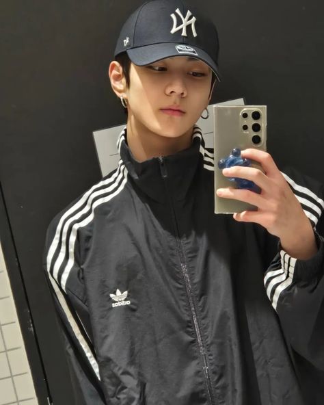 Weverse 🐈:Friday night🔥🔥 . . . . . . . . #jungwon #enhypen #kpop #fypage #fypシ #fyp #fy Kpop Guys, Rumi, My Only Love, Cutie Patootie, K Pop Music, Boyfriend Pictures, Love You So Much, K Idols, Boyfriend Material