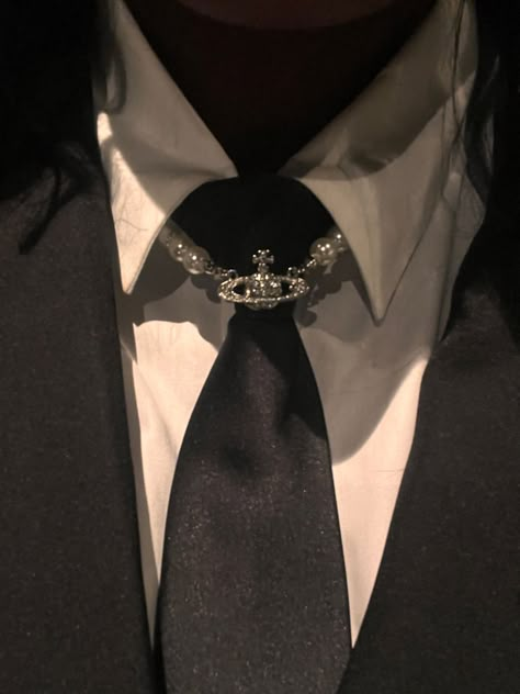 Funky Jewelry, Vivienne Westwood, Jewelry Trends, Black Tie, White Shirt, A Man, A Black, Fashion Inspo, Outfit Ideas