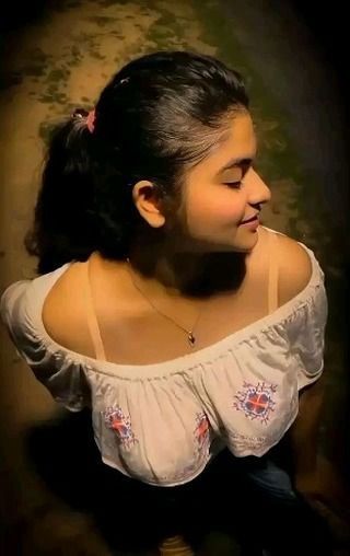 Bold Poses, Beautiful Girls Dp, Fake Pfp, Blouse Images, Gals Photos, Bollywood Hairstyles, Brick Texture, Nice Men, Anupama Parameswaran