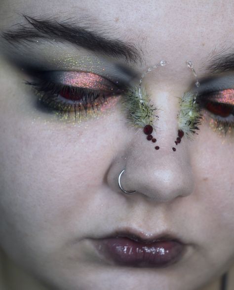 Singed moth 🦋 I almost wrote cinched lol but I’ll blame it on the 2 hours of sleep I have to wake up super early for a doctor appointment today so let’s hope that I did that. When this posts I should already be there 😖 As usual, feel free to add your moth makeup looks to this post if you got the update! @clionadhcosmetics incandescence @cheeryep_makeup 16-Color Natural Star Eye Shadow Palette in #08Ambition- Fantasy Full Sparkle sent to me by @cbeauty_mall for the bits of gold 🖤 @glamlit... Moth Makeup Eyes, Moth Inspired Makeup, Moth Makeup Halloween, Moth Eyes, Fly Makeup, Moth Makeup, Fly Eyes, Moth Wings, Super Fly