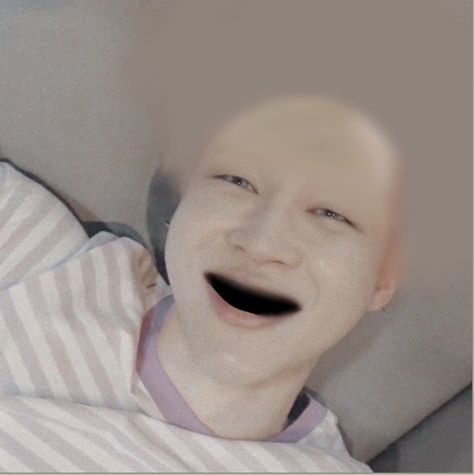 Cursed Jimin Images, Bald Kpop Idols Edit, Jimin Buzzcut, Jin Bald Head Edit, Bald Jhope, Bts Bald Head, Bald Yoongi, Bald Jimin, Bald Namjoon