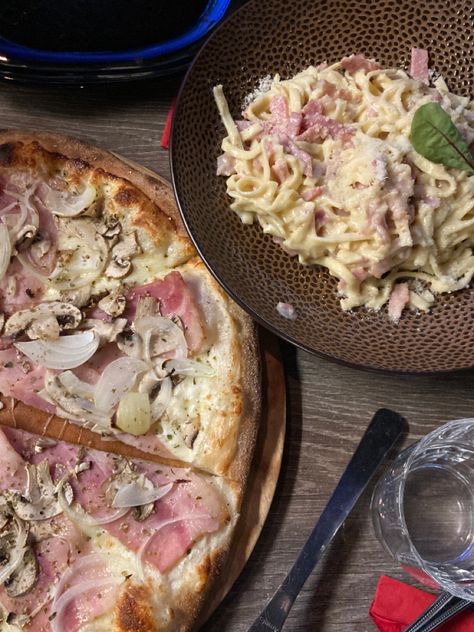 #food #foodporn #pizza #eat #friends #dinner #fastfood #aesthetic #pasta #carbonara Fastfood Aesthetic, Carbonara Pizza, Aesthetic Pasta, Friends Dinner, Pasta Carbonara, Hawaiian Pizza, Pizza, Pasta, Birthday