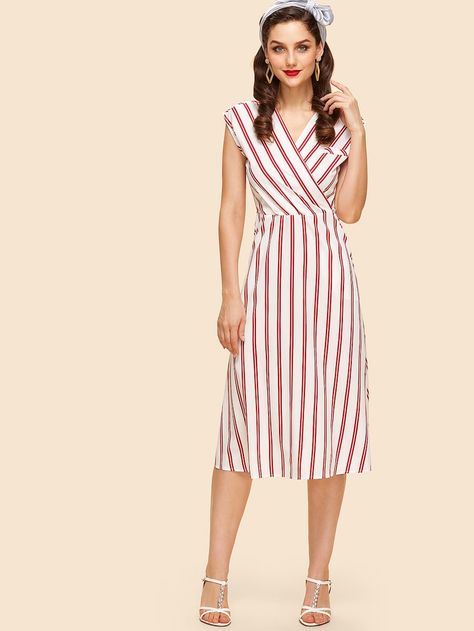 Style Année 80, Stylish Short Dresses, Dress Blouse, Office Dresses, Frock Design, Striped Fabrics, Fit And Flare Dress, Dress P, Striped Dress