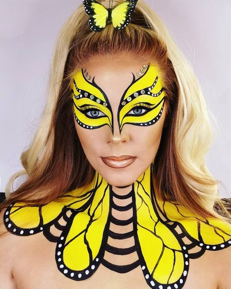 Fantasy Art Makeup Make Up, Face Art Makeup Butterfly, Yellow Butterfly Makeup, Face And Body Painting, Makeup Looks Extreme, Monarch Butterfly Face Paint, Butterfly Inspired Makeup, Yellow Face Paint, Bumblebee Makeup