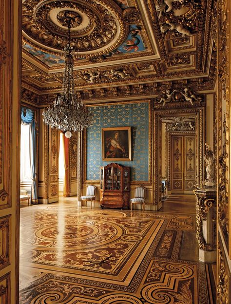 Historic houses of Paris | House & Garden Istoria Artei, Palace Interior, Victorian Interiors, Paris Home, Castles Interior, Baroque Architecture, Classic Interior, Beautiful Architecture, Beautiful Buildings