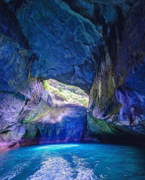 West Izu on the Izu Peninsula is a registered UNESCO Global Geopark! In the Tensodo Cave, a shaft of light cuts through the darkness and illuminates the surface of the sea, creating a spectacular scene 💙☀️ You can take a cruise around the cave and enjoy the many natural wonders of the area, including hot [...] The post Visit Japan: West Izu on the Izu Peninsula is a registered UNESCO Global Geopark! In the Tens… appeared first on Alo Japan. Shizuoka, Japan Travel, Nature, Izu, The Cave, Visit Japan, Coastal Towns, The Darkness, Pacific Ocean